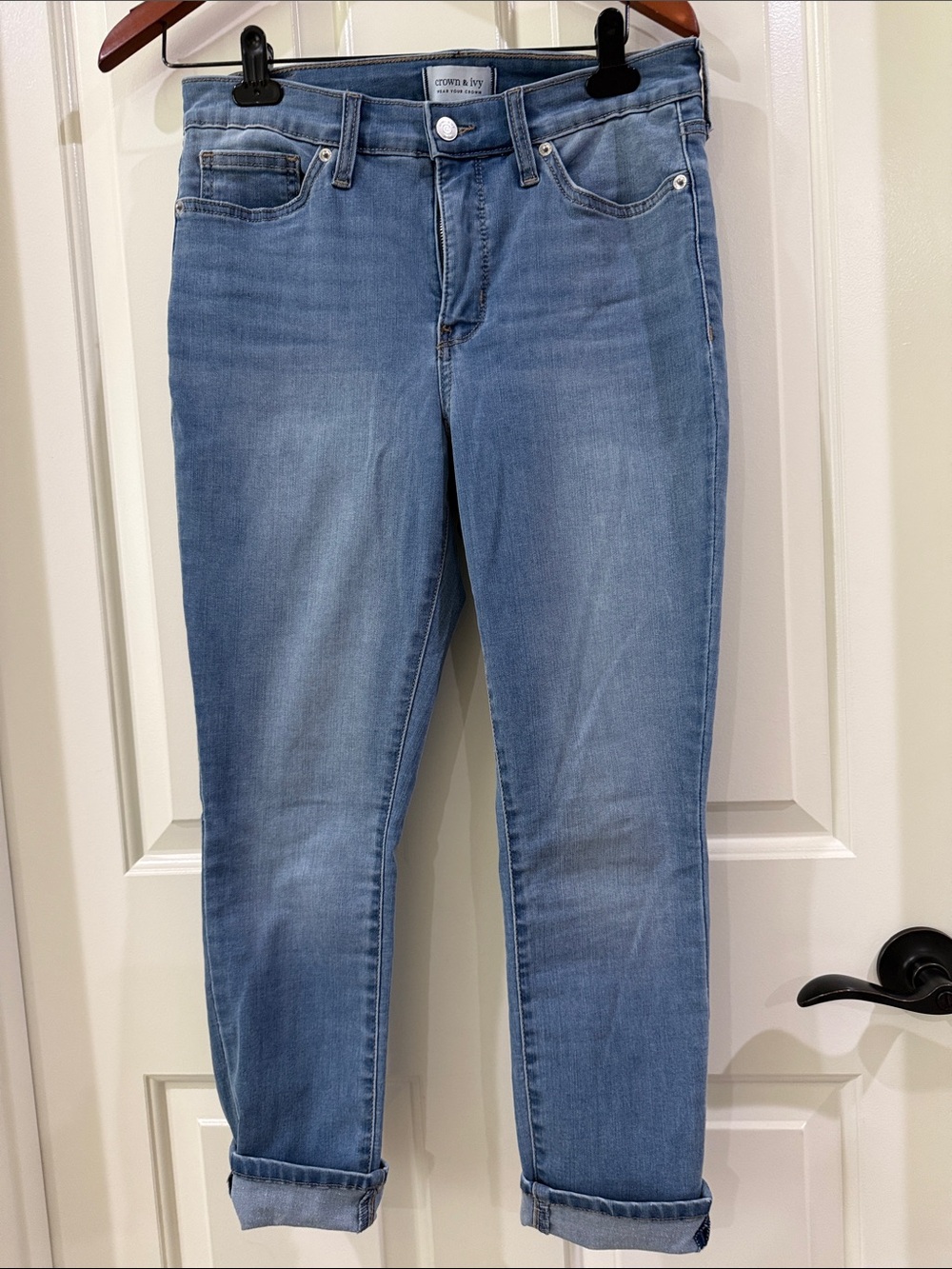 Crown & Ivy Light Wash High Rise Skinny Cropped Jeans
